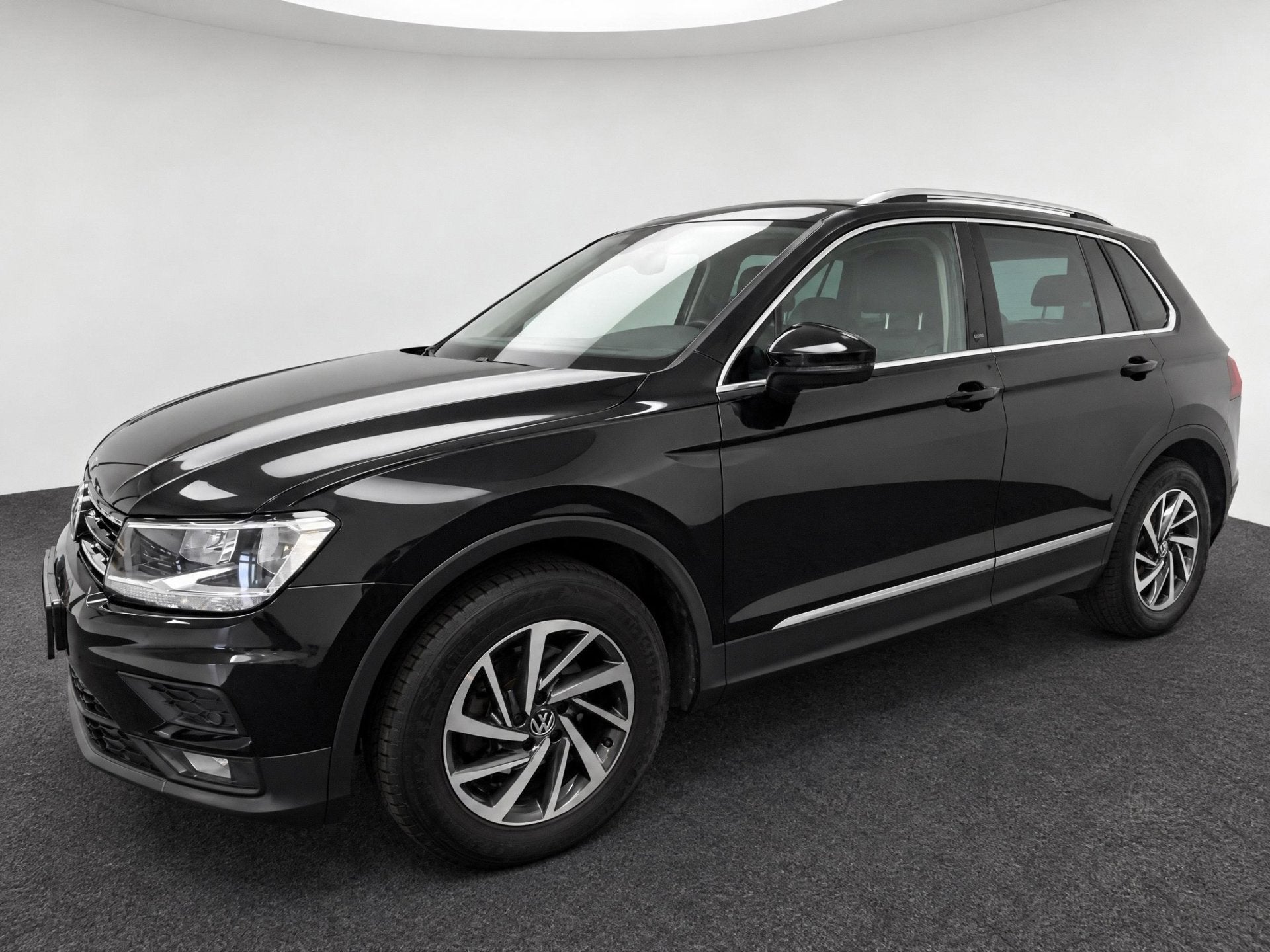 Foto 3 van Volkswagen Tiguan 1.4 TSI Comfortline Business // NAVI // TR
