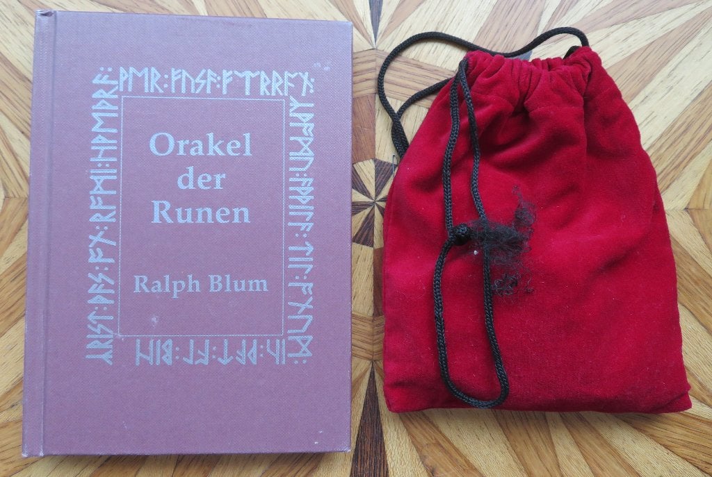 Orakel der Runen - Boek + 25  Stenen, Ophalen of Verzenden, Zo goed als nieuw, Instructieboek, Overige onderwerpen