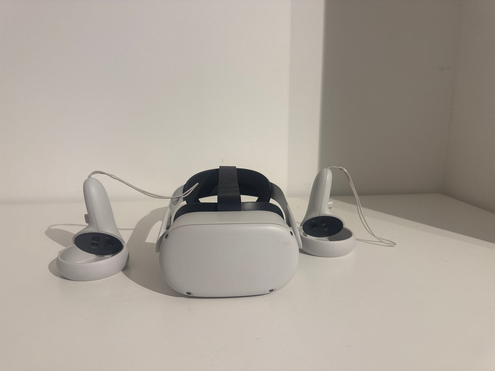 Meta Quest 2 64GB met Elite Strap - VR-bril, Spelcomputers en Games, Virtual Reality, Ophalen of Verzenden, Zo goed als nieuw