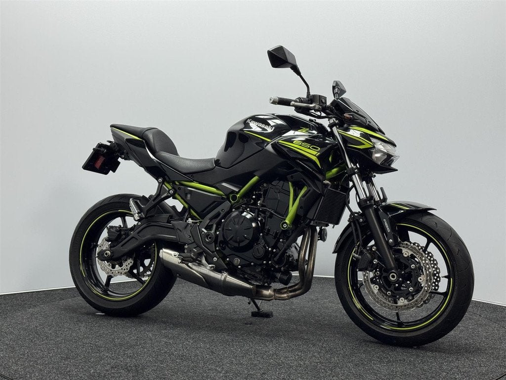 Kawasaki Z650 ABS, Motoren, Motoren | Kawasaki, LED Verlichting, 649 cc, Bedrijf, 12 t/m 35 kW