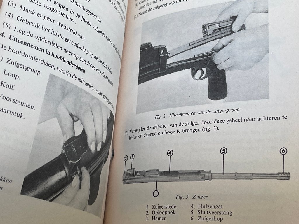 militair / Handboek Soldaat  14e druk uit 1961 (Huzaar), Ophalen of Verzenden, Landmacht, Nederland, Boek of Tijdschrift