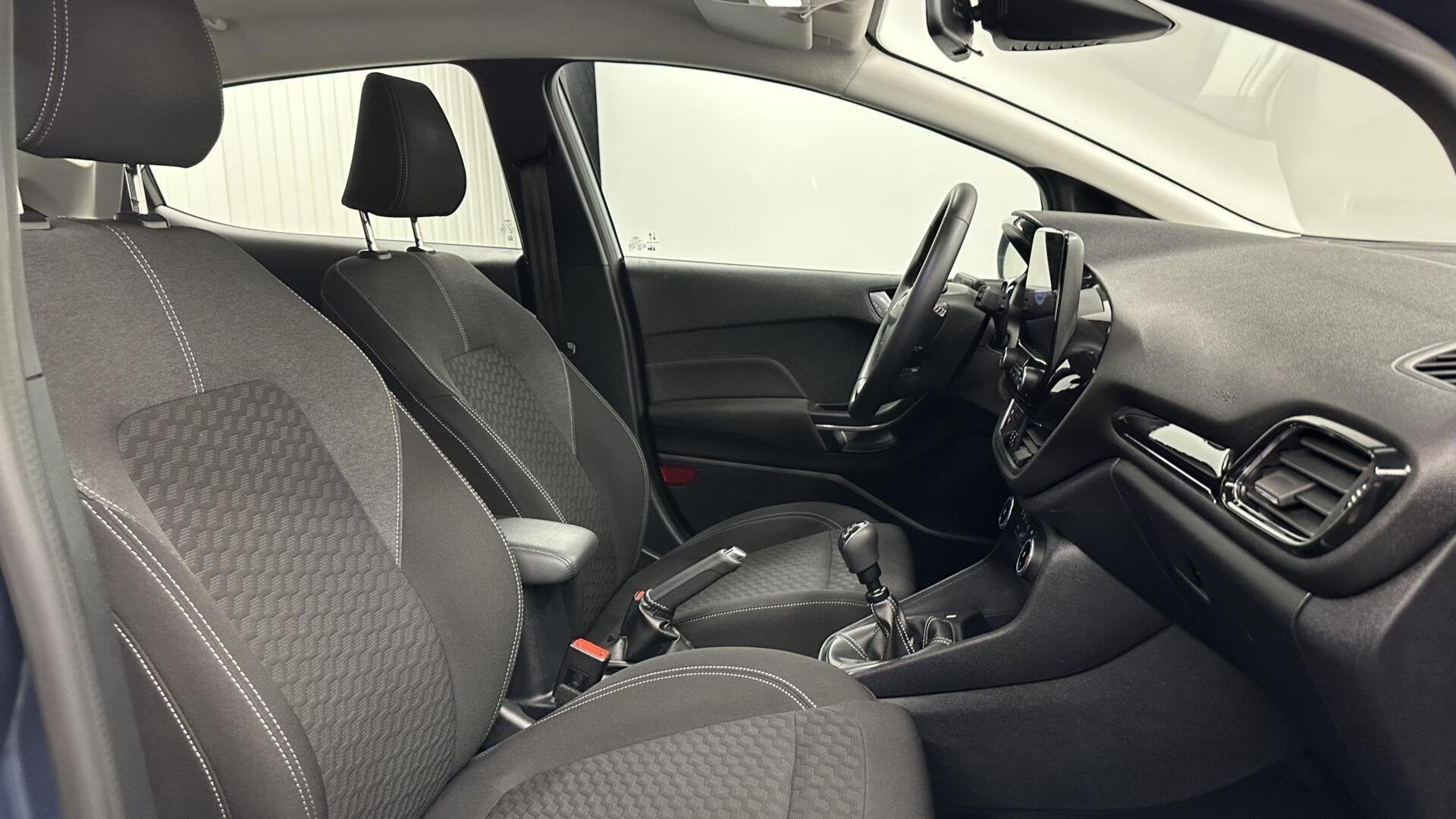 Foto 4 van Ford Fiesta 1.0 EcoBoost Hybrid Titanium NAVI CRUISE CARPLAY