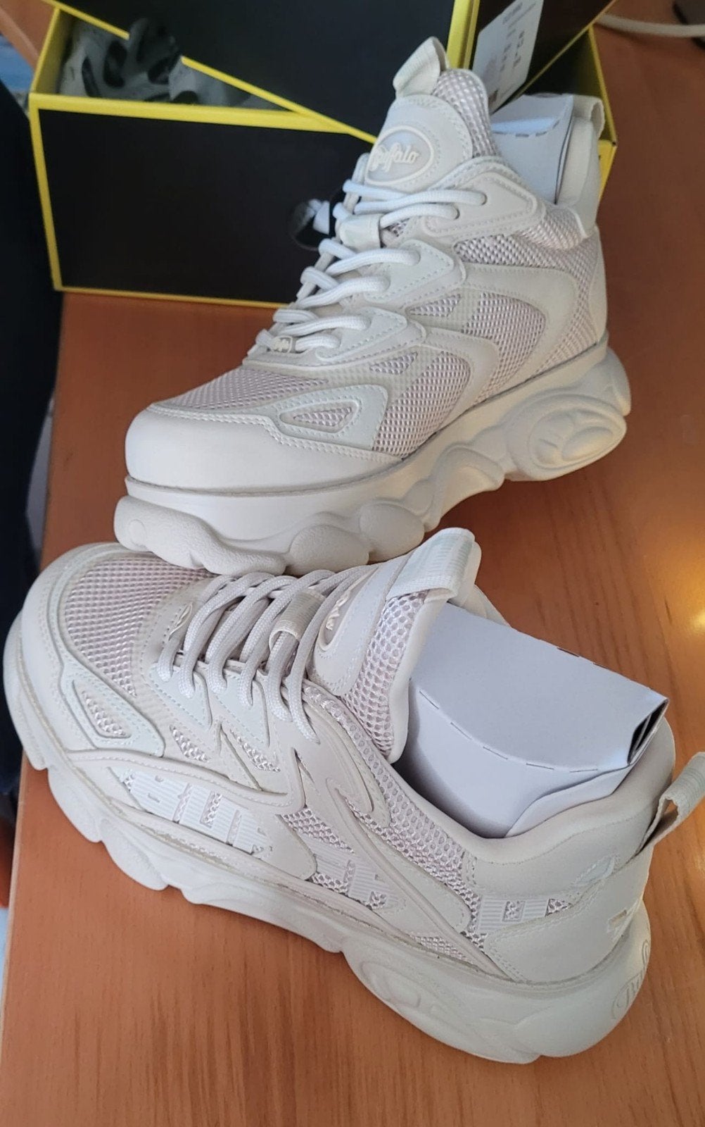 Buffalo sneakers maat 40 - Nieuw in doos, Beige, Nieuw, Ophalen of Verzenden, Sneakers of Gympen