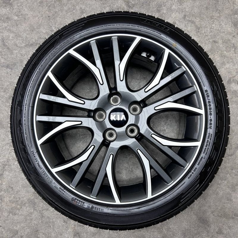 18 inch originele velgen + zomerbanden  Kia Optima, (E) Niro, Auto-onderdelen, 18 inch, -, -, Banden en Velgen