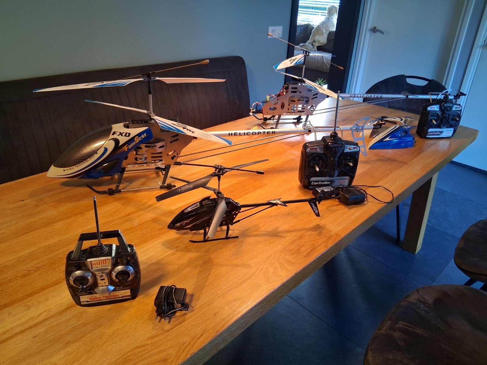 Te koop drie radiografische helikopters, Ophalen