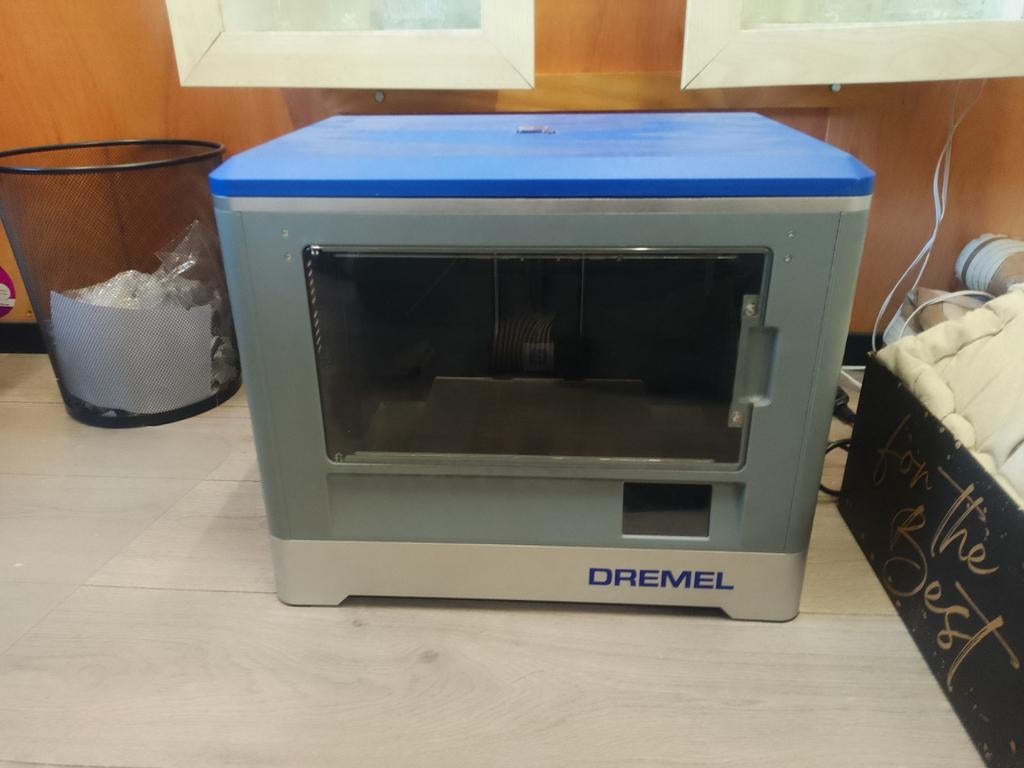 Dremel 3D20 3D printer met accessoires, Computers en Software, 3D Printers, Ophalen, Dremel, Zo goed als nieuw, Filament