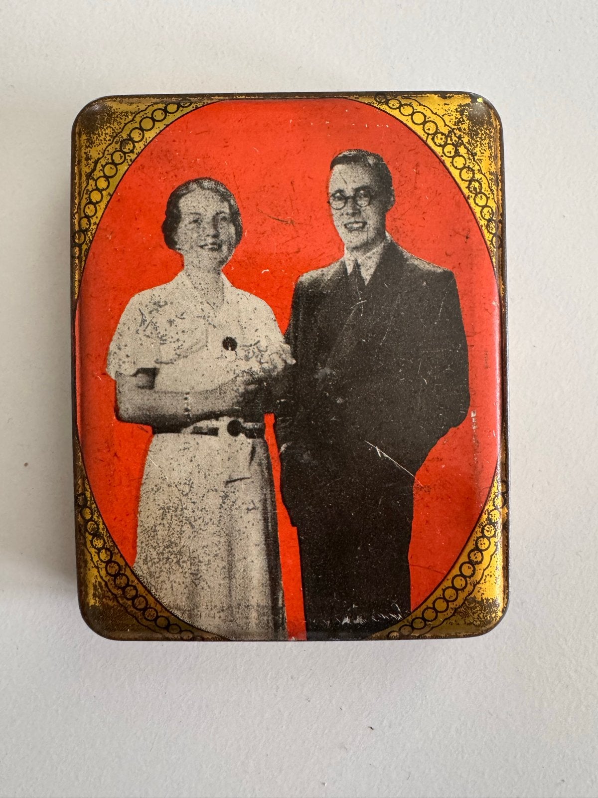 Zeldzaam vintage Van Melle blik met Juliana en Bernhard, Verzamelen, Blikken, Gebruikt, Overige, Van Nelle, Ophalen of Verzenden