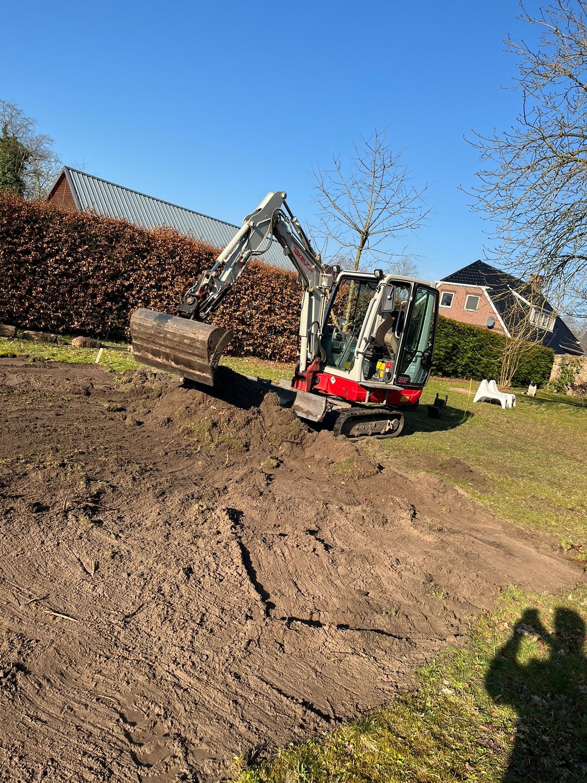 Minikraan minigraver te huur inclusief machinist, Ophalen, Tuinaarde