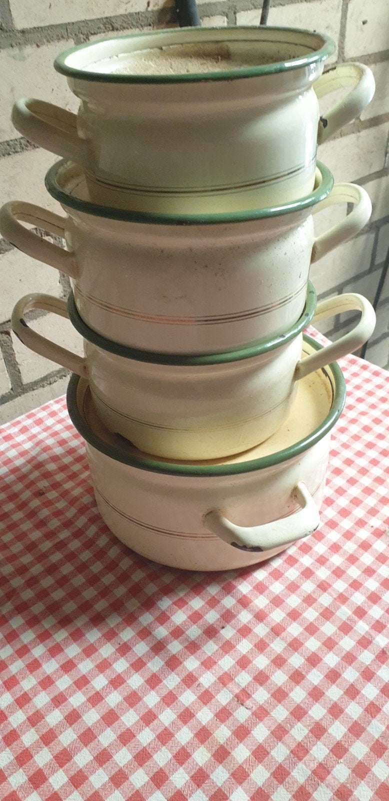 Emaille pannenset crème met groen randje en gouden bies, Ophalen of Verzenden, Gebruikt, Overige materialen, Pannenset