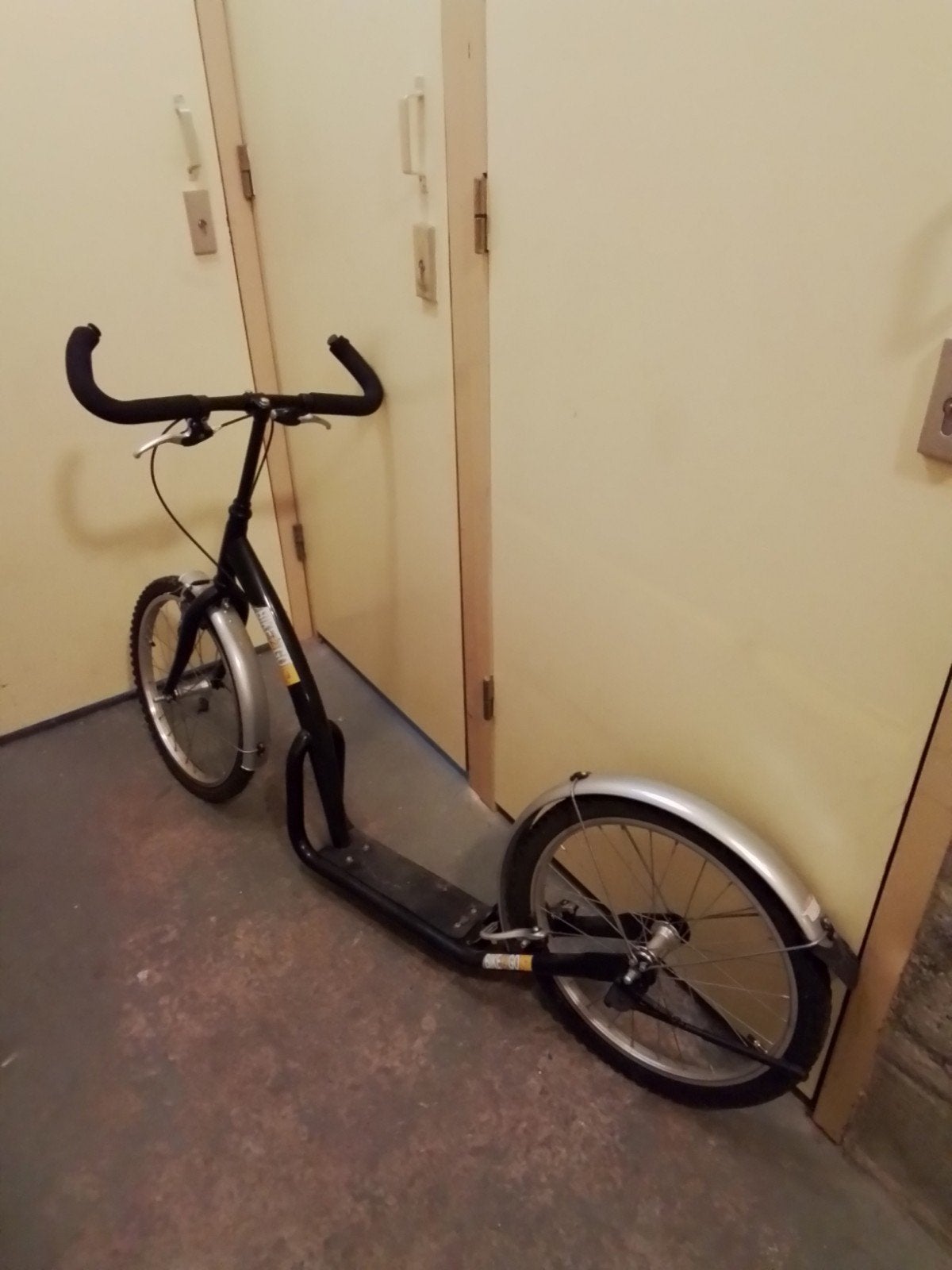 Volwassen step luchtbanden en 2 handremmen, zie omschrijving, Fietsen en Brommers, Ophalen, Gebruikt, Gewone step, Bike 2 Go