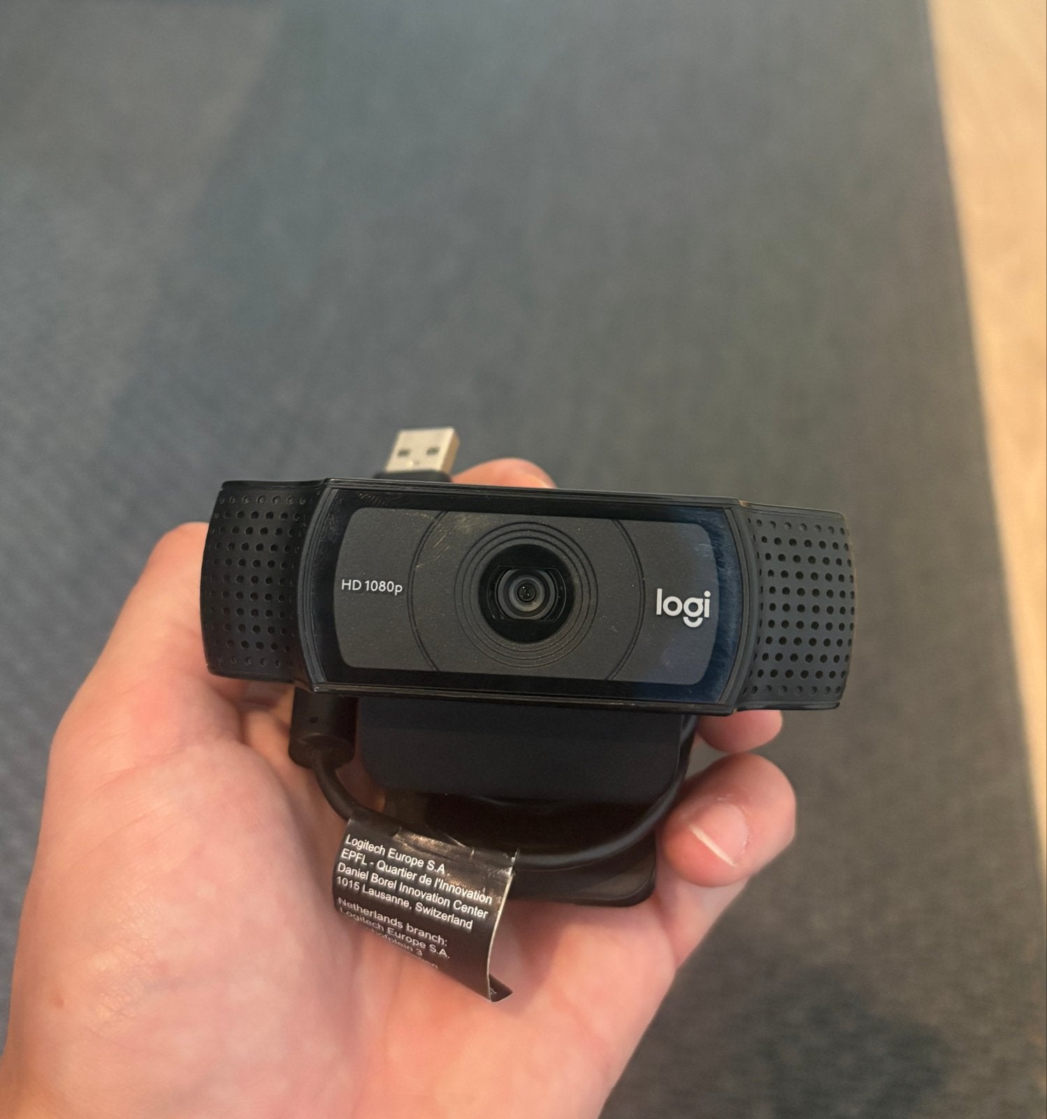 Logitech HD 1080p Webcam - Bedraad, Ophalen, Zo goed als nieuw, Windows, Monitorclip