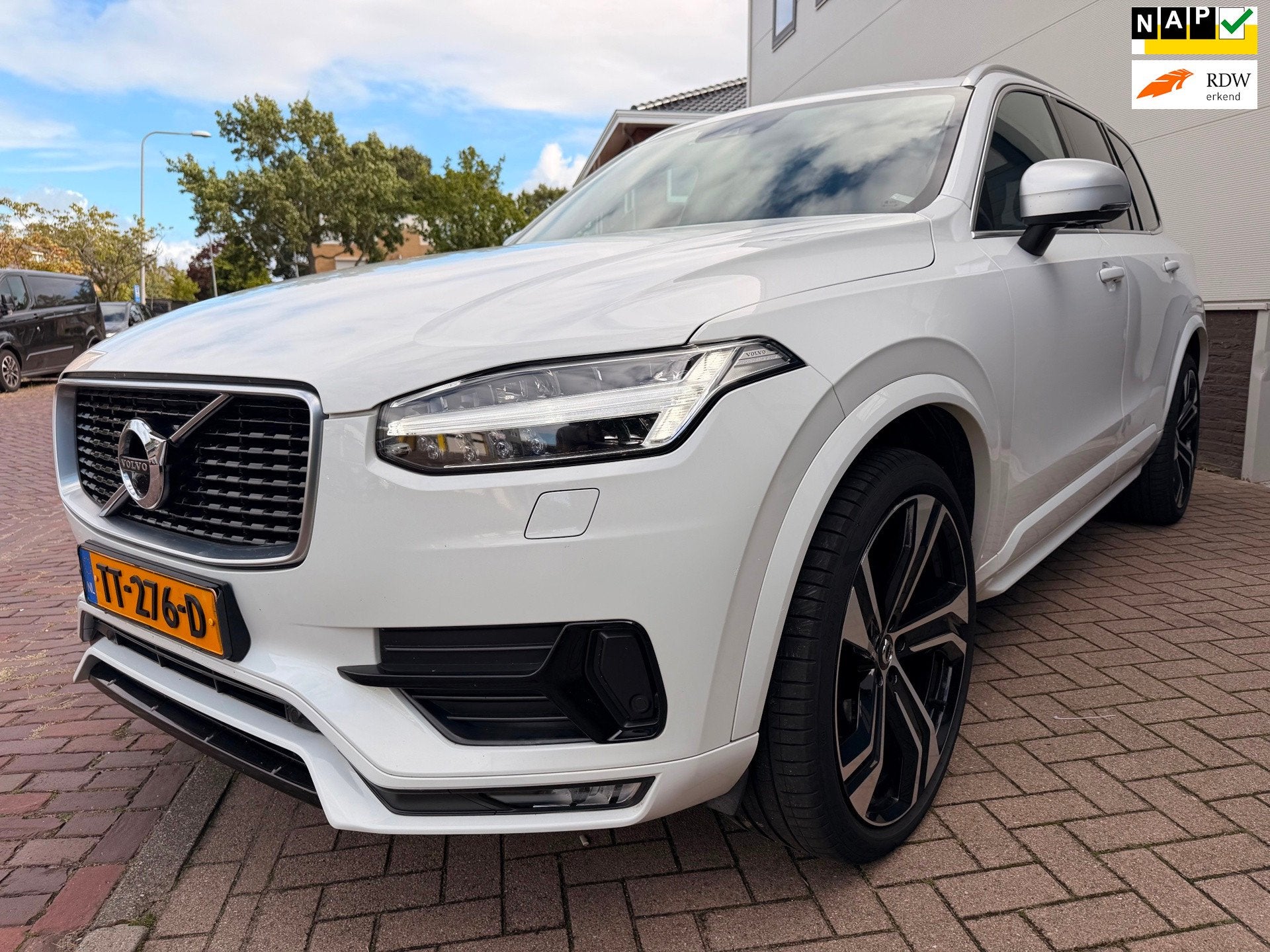 Volvo XC90 2.0 T5 AWD R-Design/7persoons/360 Camera/, Auto's, Volvo, Gebruikt, Euro 6, 4 cilinders, 1969 cc