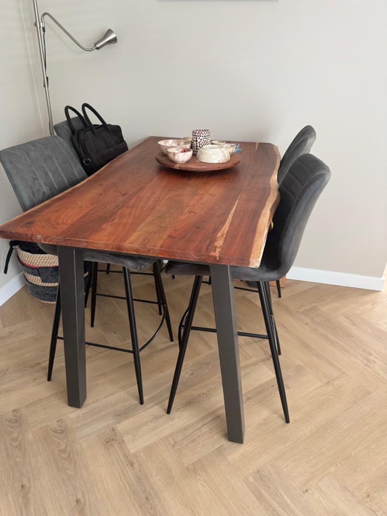 Robuuste houten eettafel met metalen poten, Huis en Inrichting, Tafels | Eettafels, Ophalen, 100 tot 150 cm, 50 tot 100 cm, Zo goed als nieuw