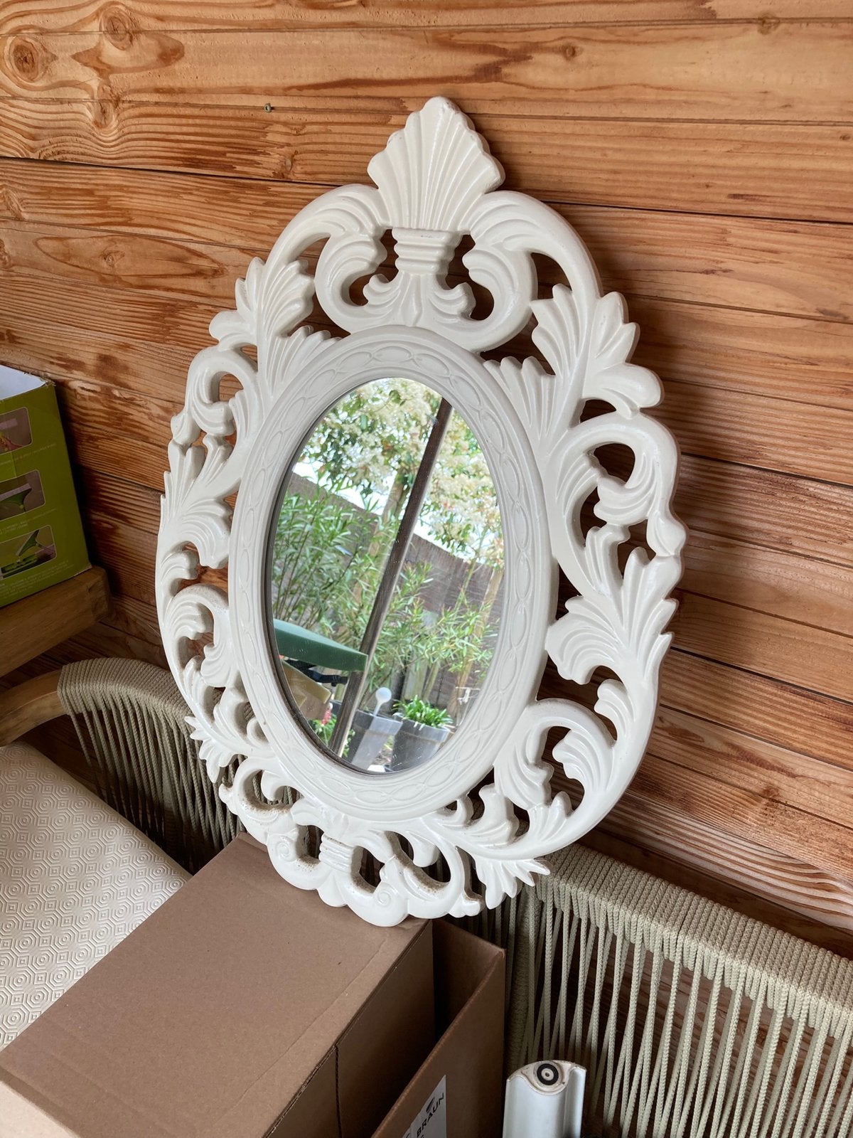 Decoratieve spiegel met sierlijke lijst, Huis en Inrichting, Woonaccessoires | Spiegels, Ophalen, Zo goed als nieuw, Ovaal, 50 tot 75 cm