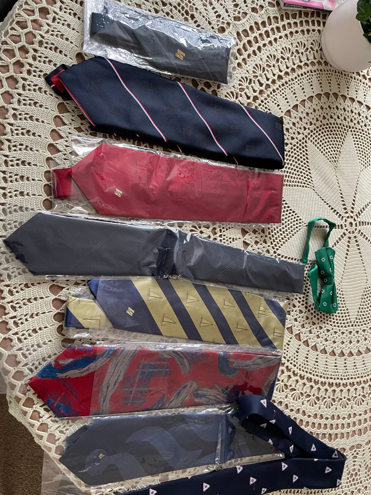 Nieuwe stropdassen en vlinderdas - Diverse kleuren en patron, Ophalen of Verzenden, Nieuw, Meerkleurig, Met patroon