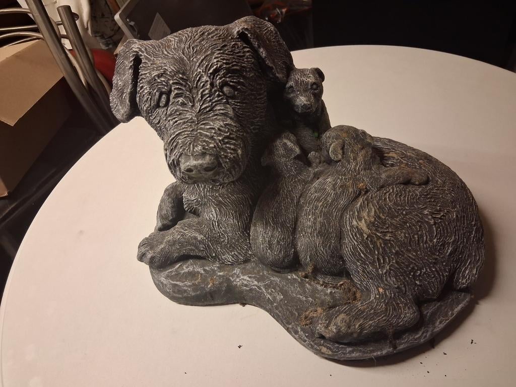 Enkele betonnen tuin beelden van dieren, Ophalen