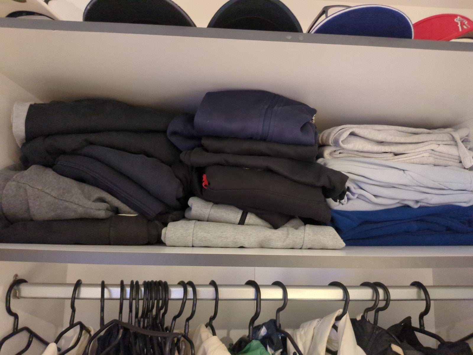 Diverse kledingstukken -  10 sweatsuits, Ophalen of Verzenden, Gedragen