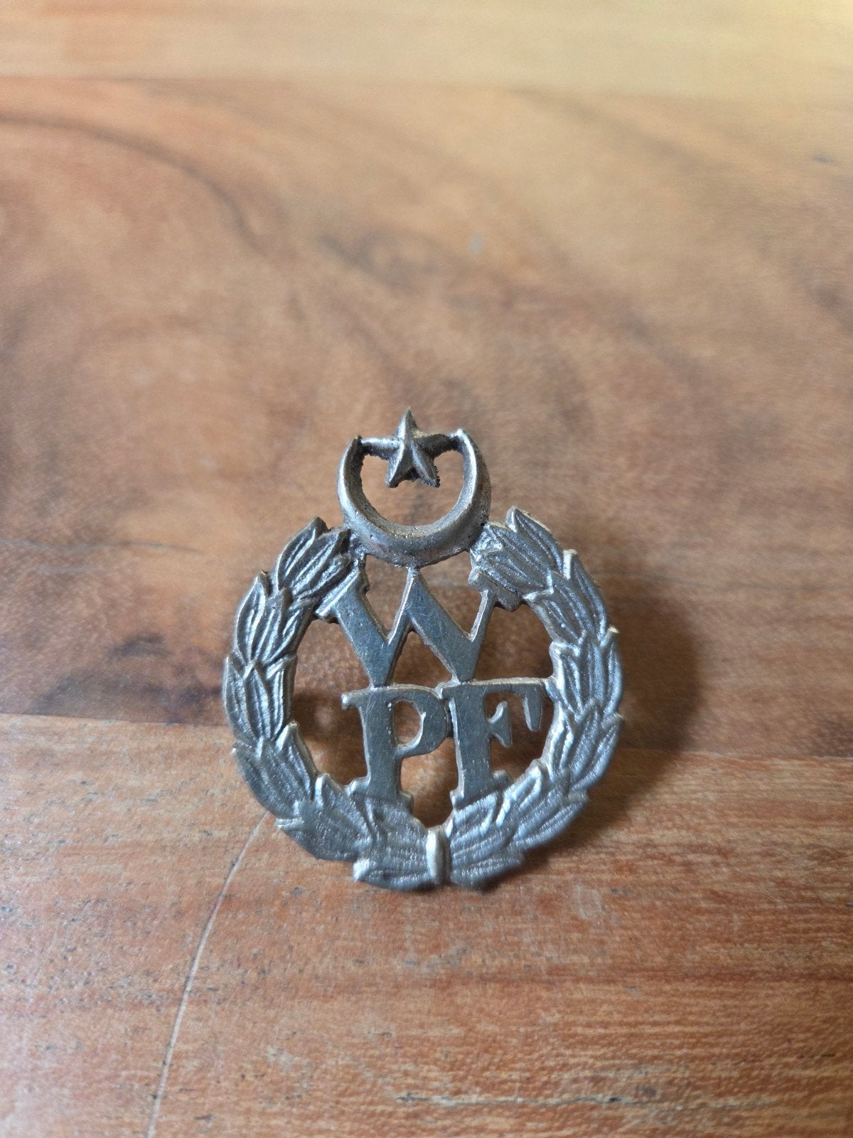 baret embleem west punjap Police Pakistan, Ophalen of Verzenden, Landmacht, Overige gebieden, Embleem of Badge
