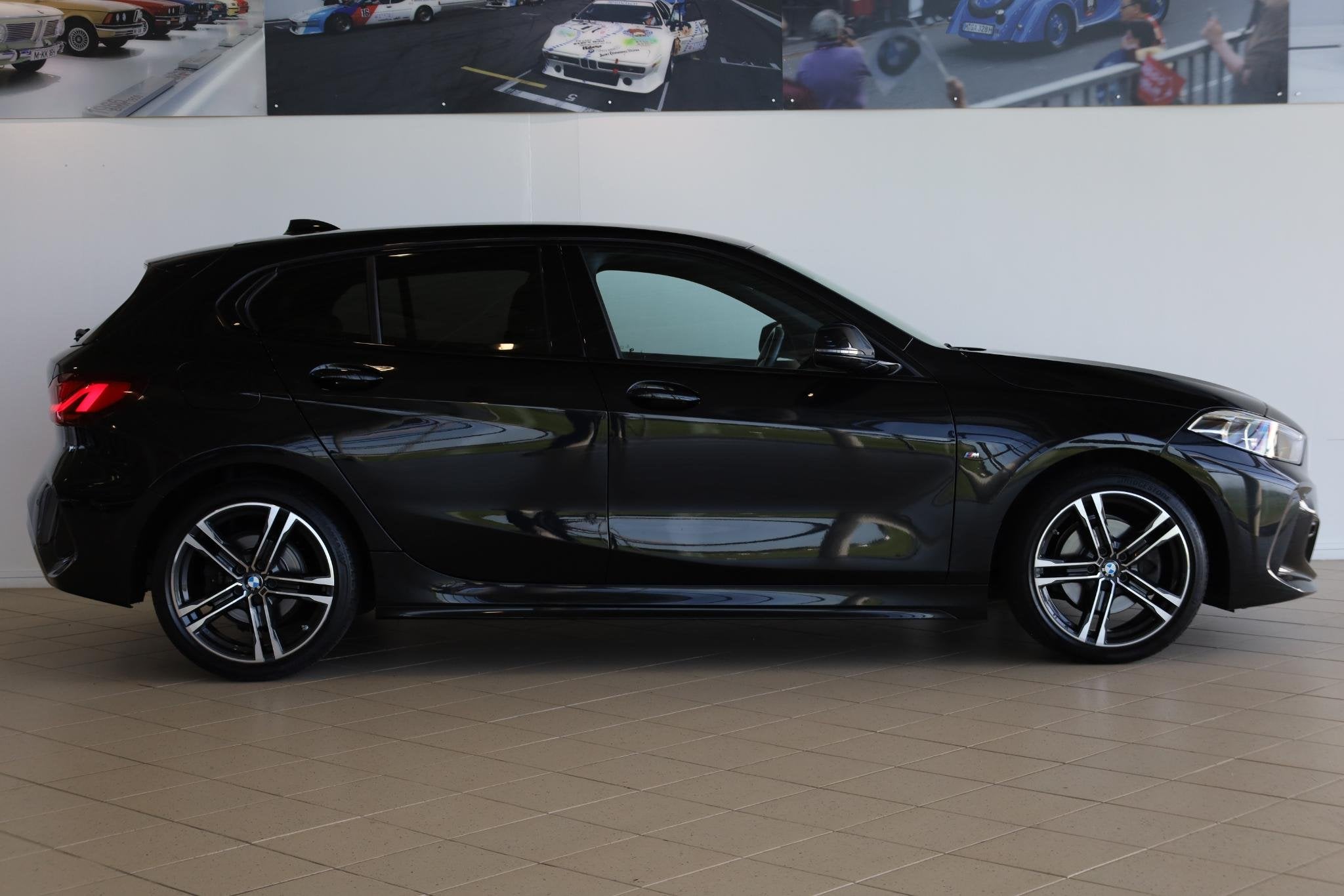 BMW 1-serie 118i Executive | M Sport | Live Cockpit Professi, 12 maanden, Gebruikt, Zwart, Bedrijf