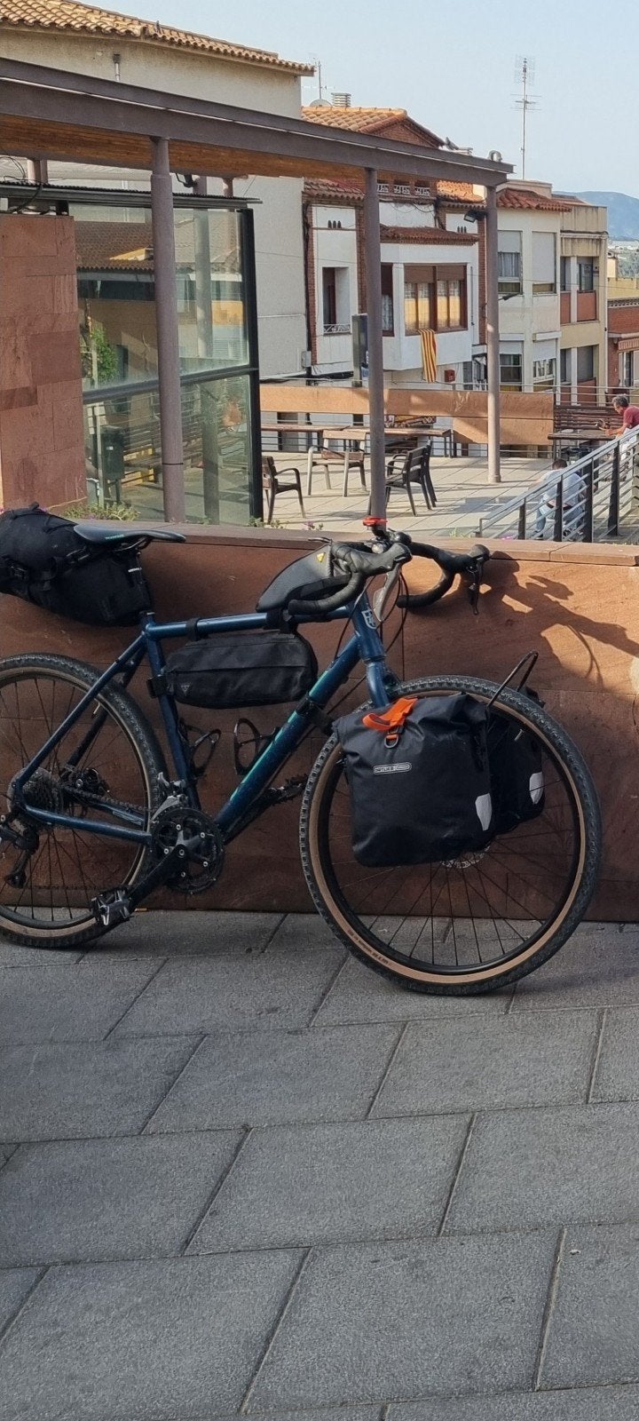 Kona Rove AL Bikepacking fiets met complete tassenset, 28 inch, Gebruikt, 10 tot 15 versnellingen, Schijfrem