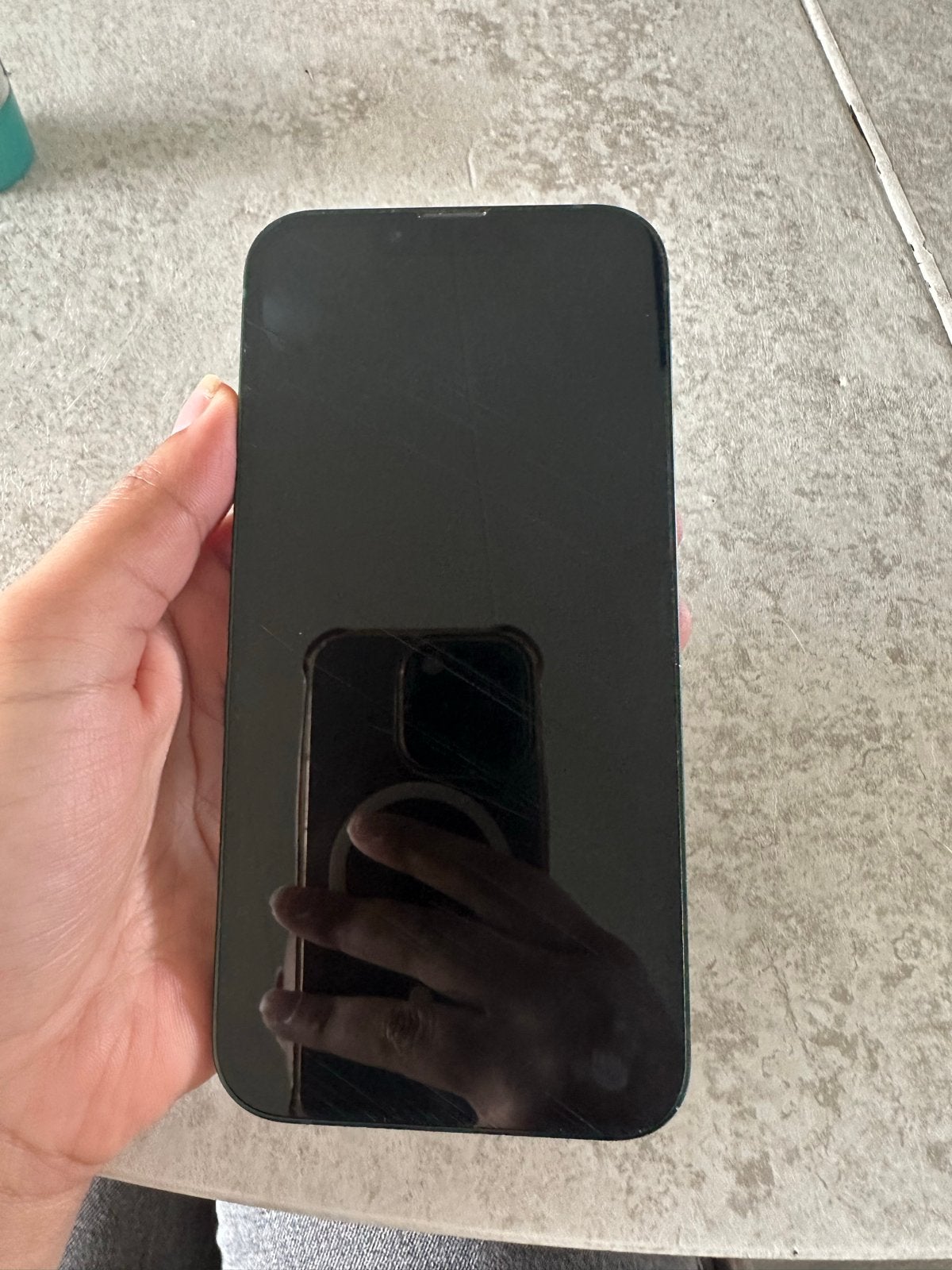 Foto 4 van iPhone 13 - Goede staat, lichte krasjes op scherm