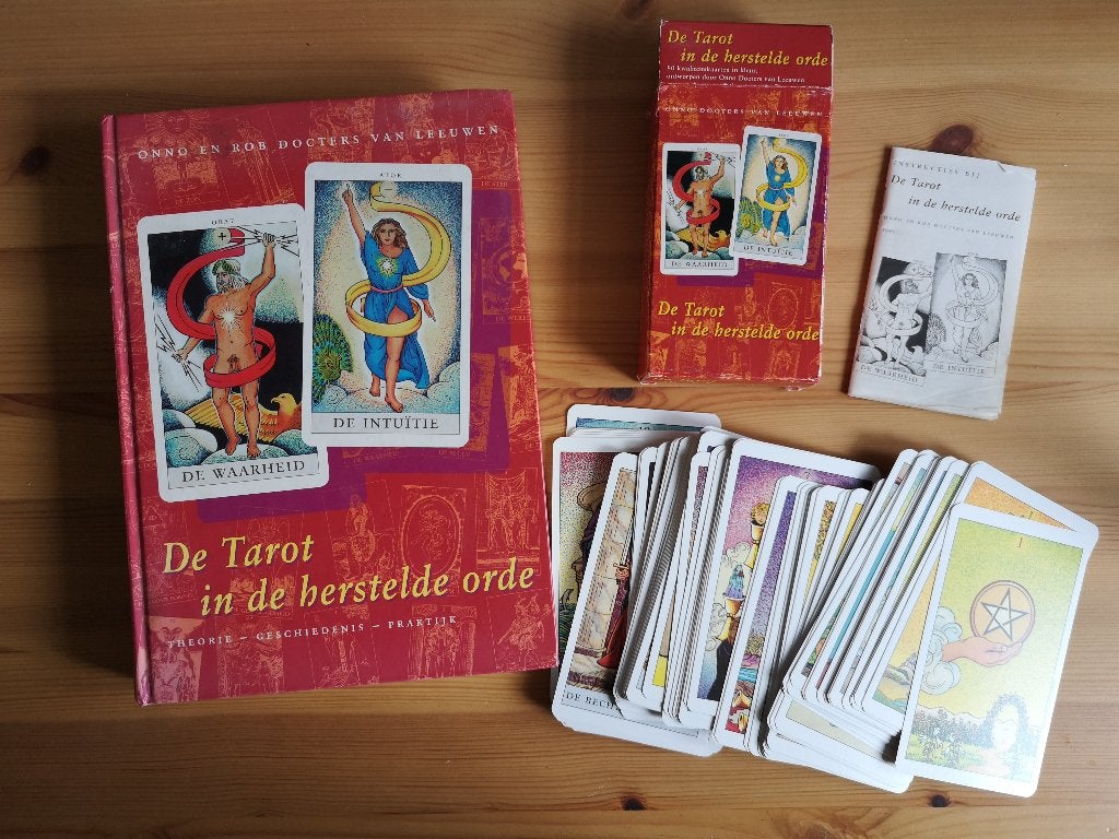 Tarot in de herstelde orde, kaarten en boek, Gelezen, Tarot of Kaarten leggen, Overige typen, Ophalen of Verzenden