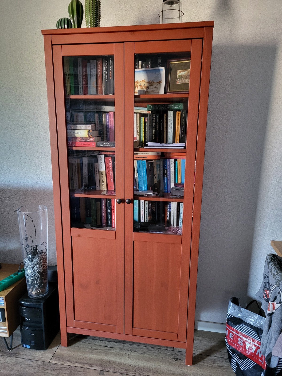Boekenkast (2x) met glazen deuren - Oranje/bruin, Ophalen, Glas, 50 tot 100 cm, Modern