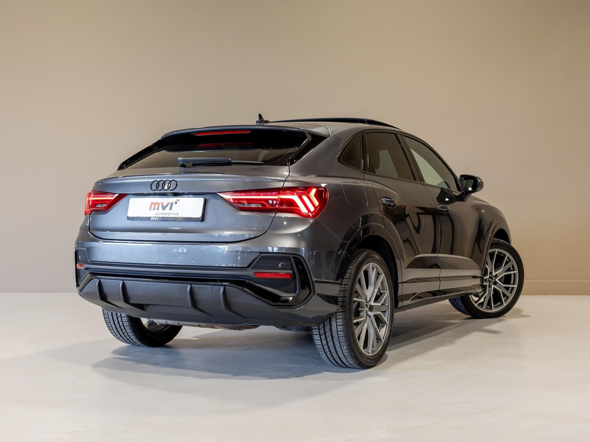 Audi Q3 Sportback 45 TFSI quattro S-Line edition one / 230pk, Auto's, Gebruikt, 4 cilinders, Bedrijf, Vierwielaandrijving