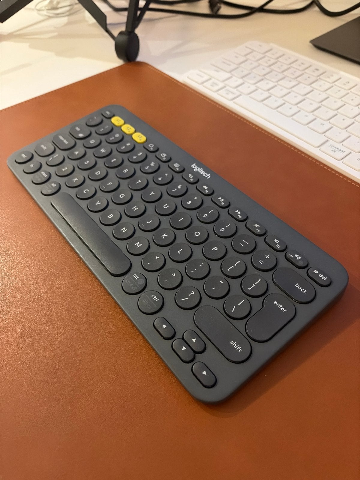 Logitech K380 Bluetooth Toetsenbord - Compact en Multi-Devic, Computers en Software, Multi-device, Ophalen of Verzenden, Zo goed als nieuw