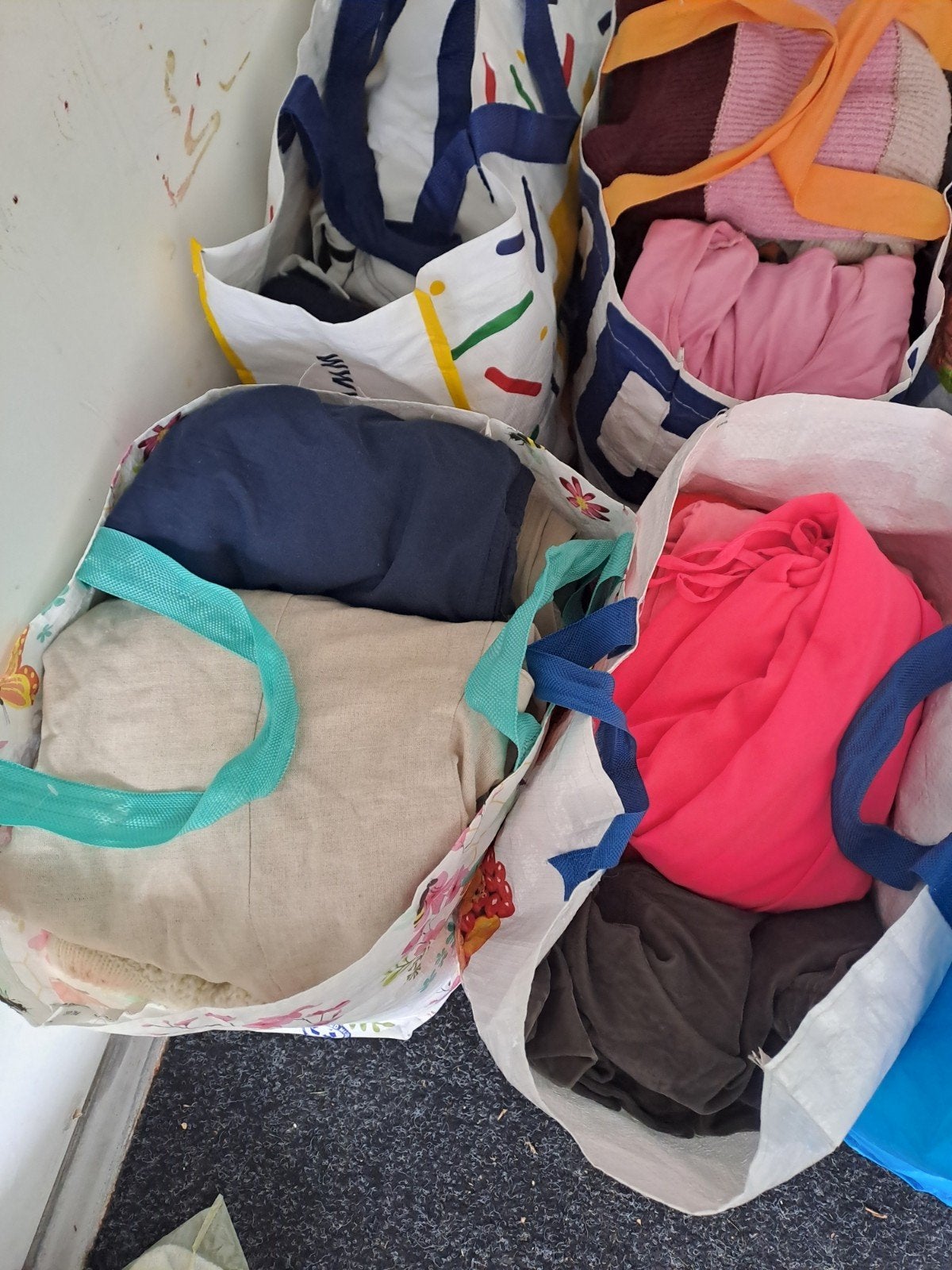 2 big shoppers vol maatloze kleding. Samen 5 euro, Verzenden, Gedragen