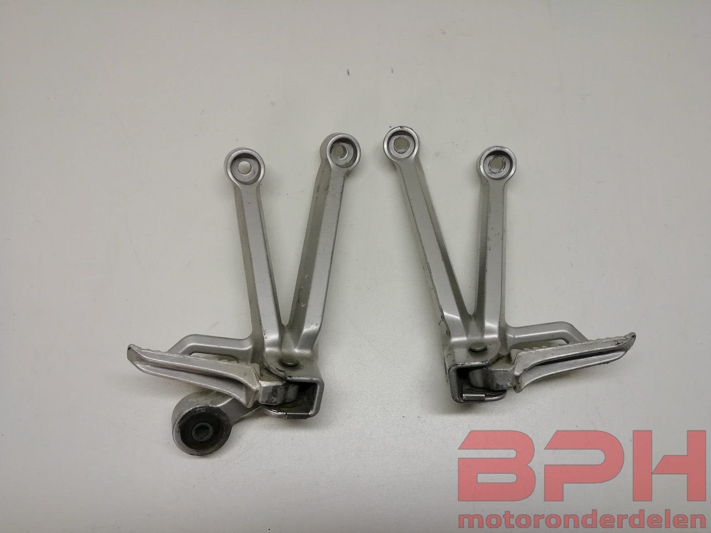Duo voetsteunen Suzuki GSX-R 600 750 K4 - K5 2004 t/m 2005 v, Motoren, Gebruikt, -, -, Ophalen of Verzenden
