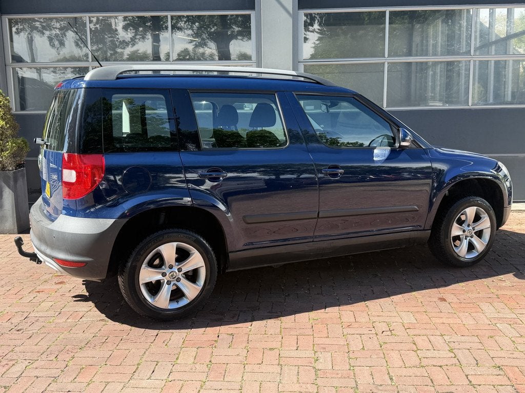 Skoda Yeti 1.2 TSI Active Bj 2010 Hoge zit Airco,Trekhaak,Cv, Auto's, Skoda, Voorwielaandrijving, Euro 5, Gebruikt, Zwart
