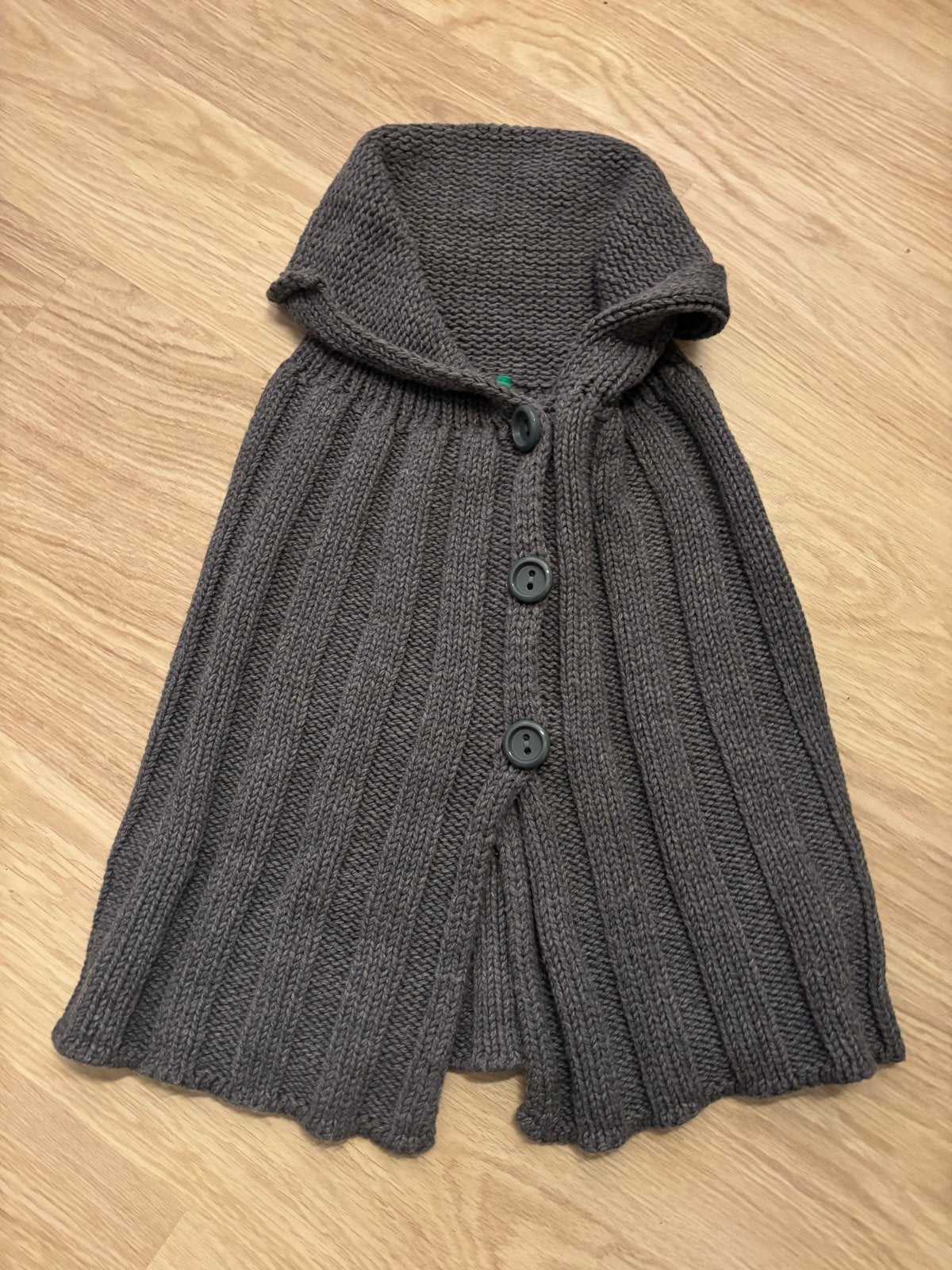 Poncho/cape van United Colors of Benetton. Grijs, Ophalen of Verzenden, Gedragen