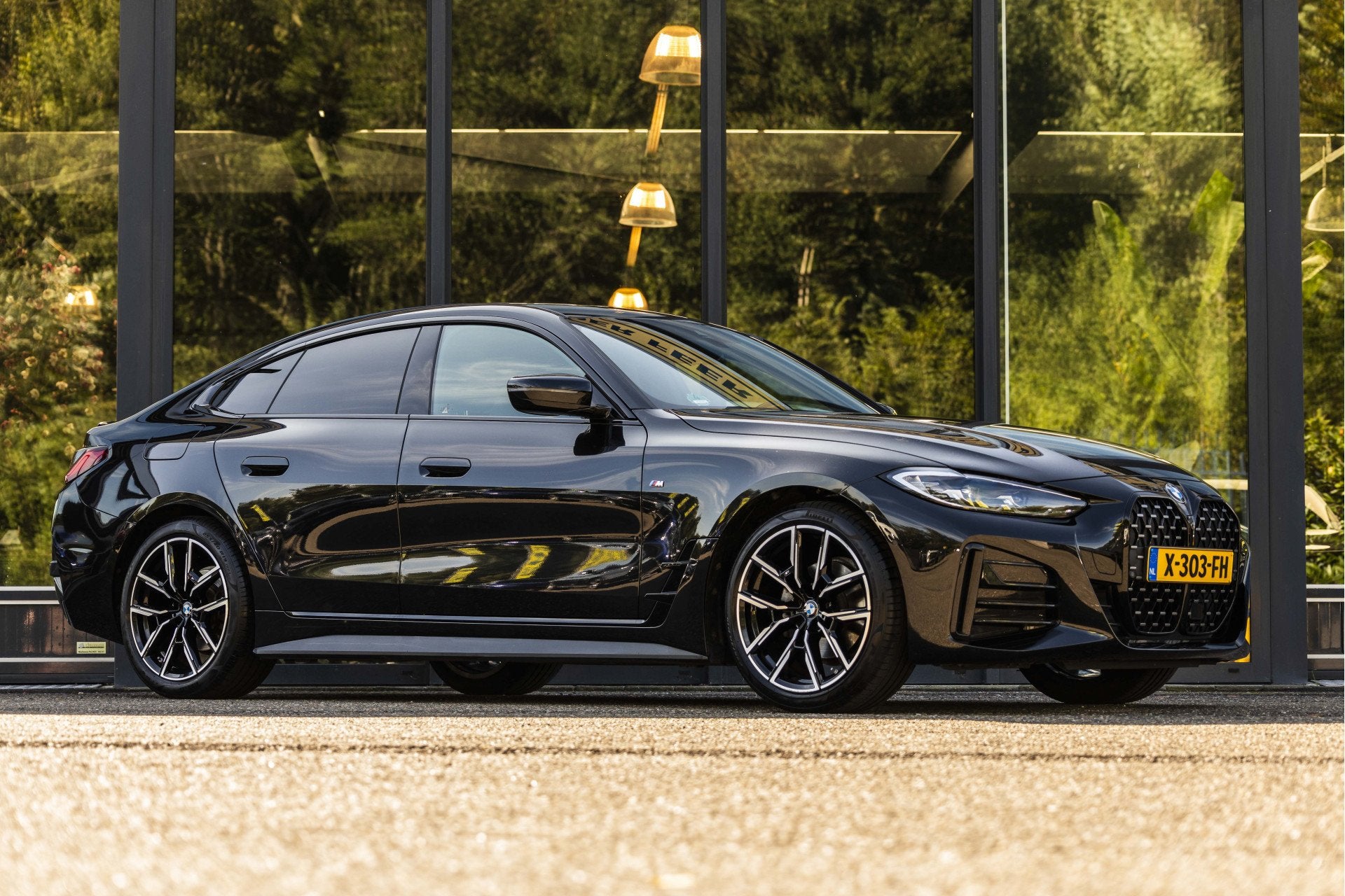 BMW 4 Serie Gran Coupé 420i M-Sport schuifdak (bj 2023), Automaat, Gebruikt, Euro 6, Zwart