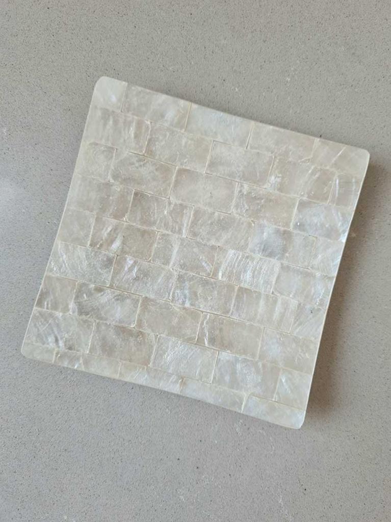 Vierkant schelpen schaaltje wit 2, Huis en Inrichting, Woonaccessoires | Overige, Ophalen, Overige materialen, Boho, Wit