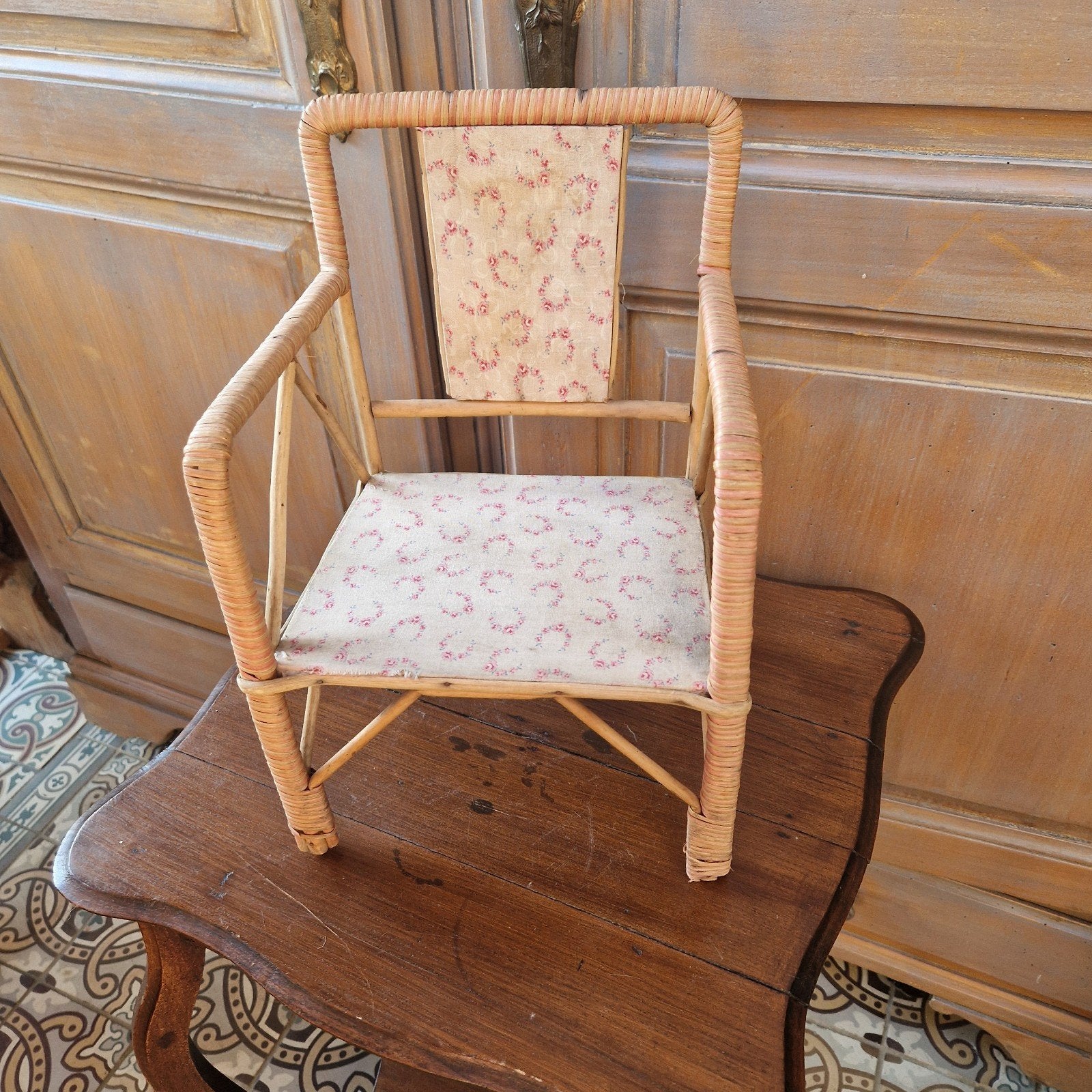 Oud brocante rotan kinderstoeltje stoeltje voor beer pop, Antiek en Kunst, Ophalen of Verzenden