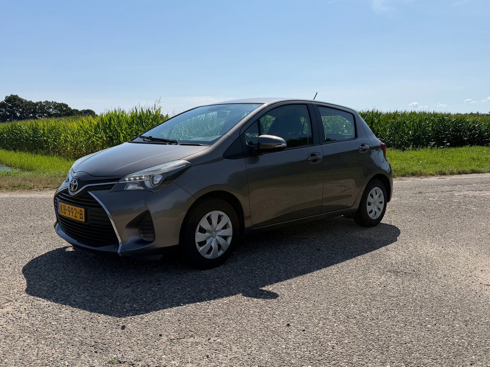 Toyota Yaris 1.0 12V Vvt-i 5drs. 2016 Airco Camera Trekhaak, Auto's, Voorwielaandrijving, 40 €/maand, 730 kg, Origineel Nederlands