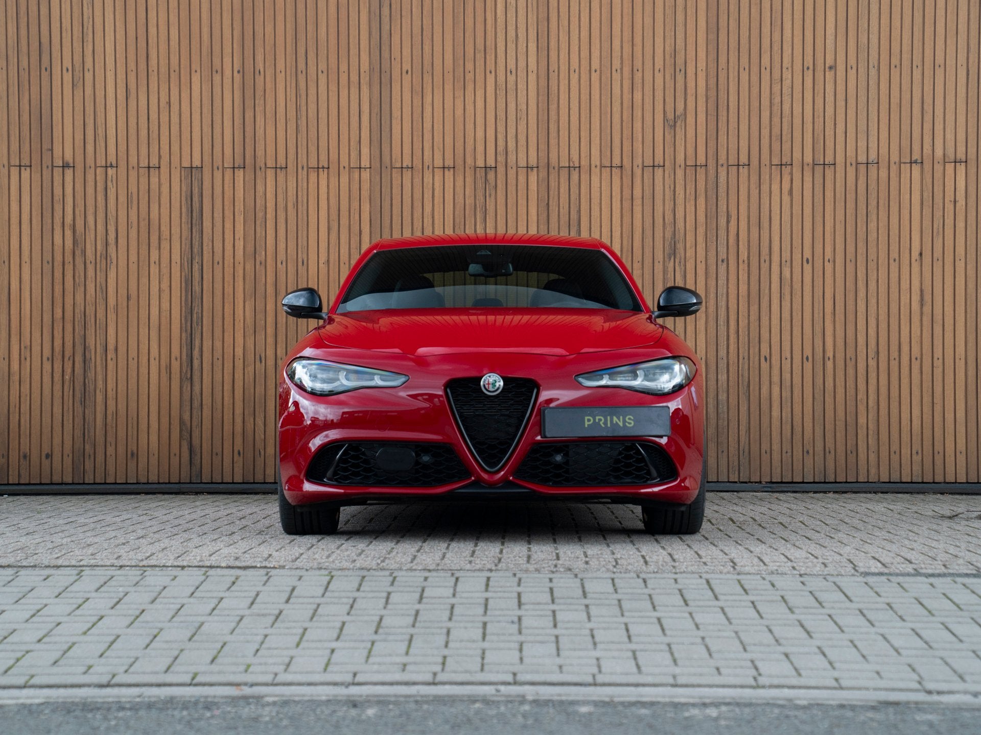Alfa Romeo Giulia 2.0 T GME AWD Competizione | Harman/Kardon, Dealer onderhouden, Zwart, Bedrijf, Vierwielaandrijving
