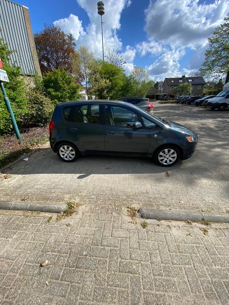 Mitsubishi Colt 1.3 5-DR AUT 2009 Grijs, 31 €/maand, Automatische klimaatregeling, Colt, Origineel Nederlands