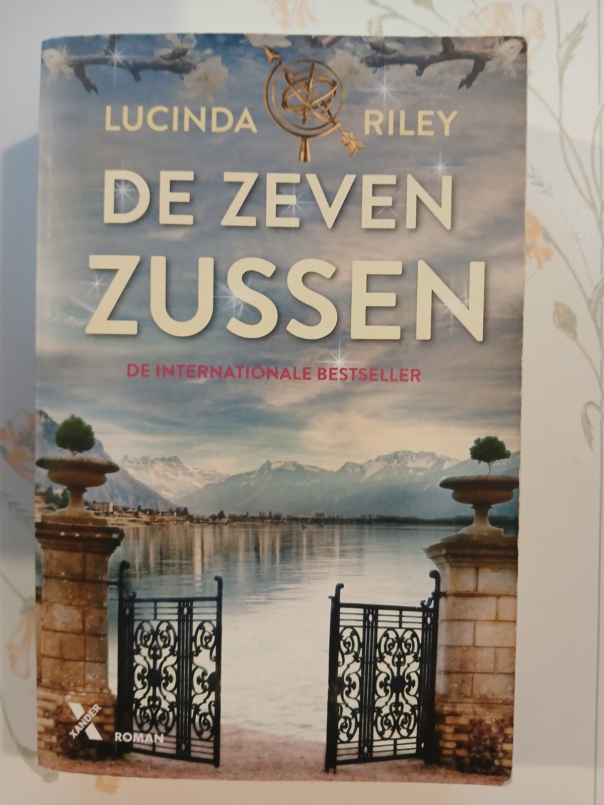 Lucinda Riley - De zeven zussen, Ophalen of Verzenden, Zo goed als nieuw, Lucinda Riley