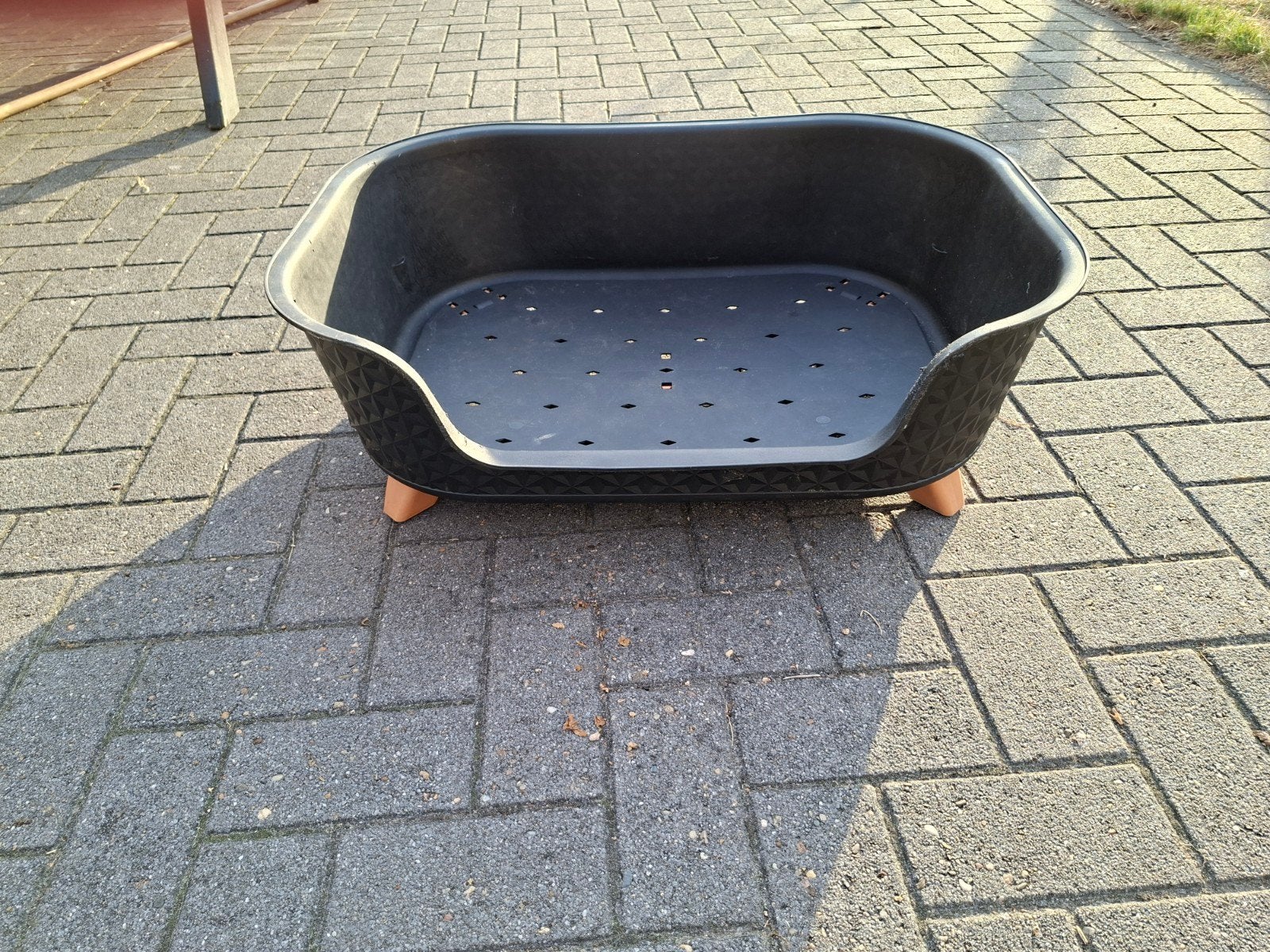 Hondenmand. Zwart kunststof op klein pootje. Formaat 77x57, Dieren en Toebehoren, Hondenmanden, Ophalen, Overige