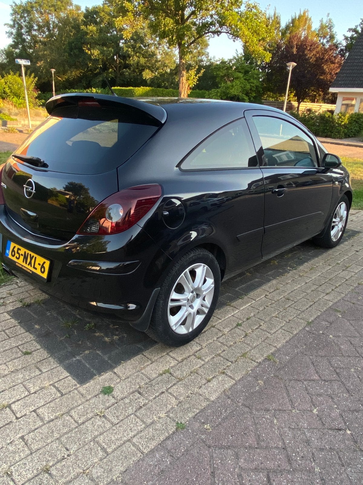 Opel Corsa color edition 1.4 16V 3D 2010 Zwart, Auto's, Voorwielaandrijving, Stof, 40 €/maand, 4 cilinders