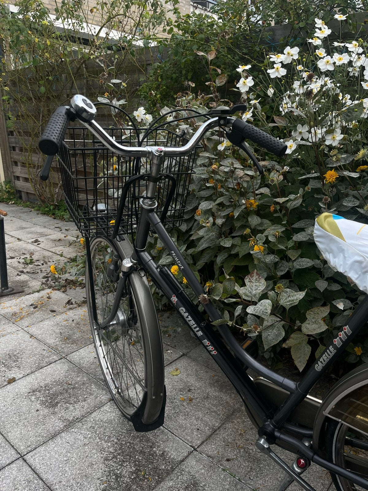 Gazelle Primeur Damesfiets met Mand, Pompje en Fietstas, Ophalen, Zo goed als nieuw, Gazelle
