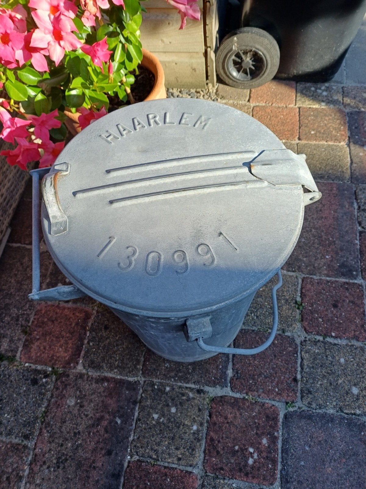 te koop brocante zinken vuilnisbak Haarlem, 30 tot 40 liter, Ophalen, Gebruikt