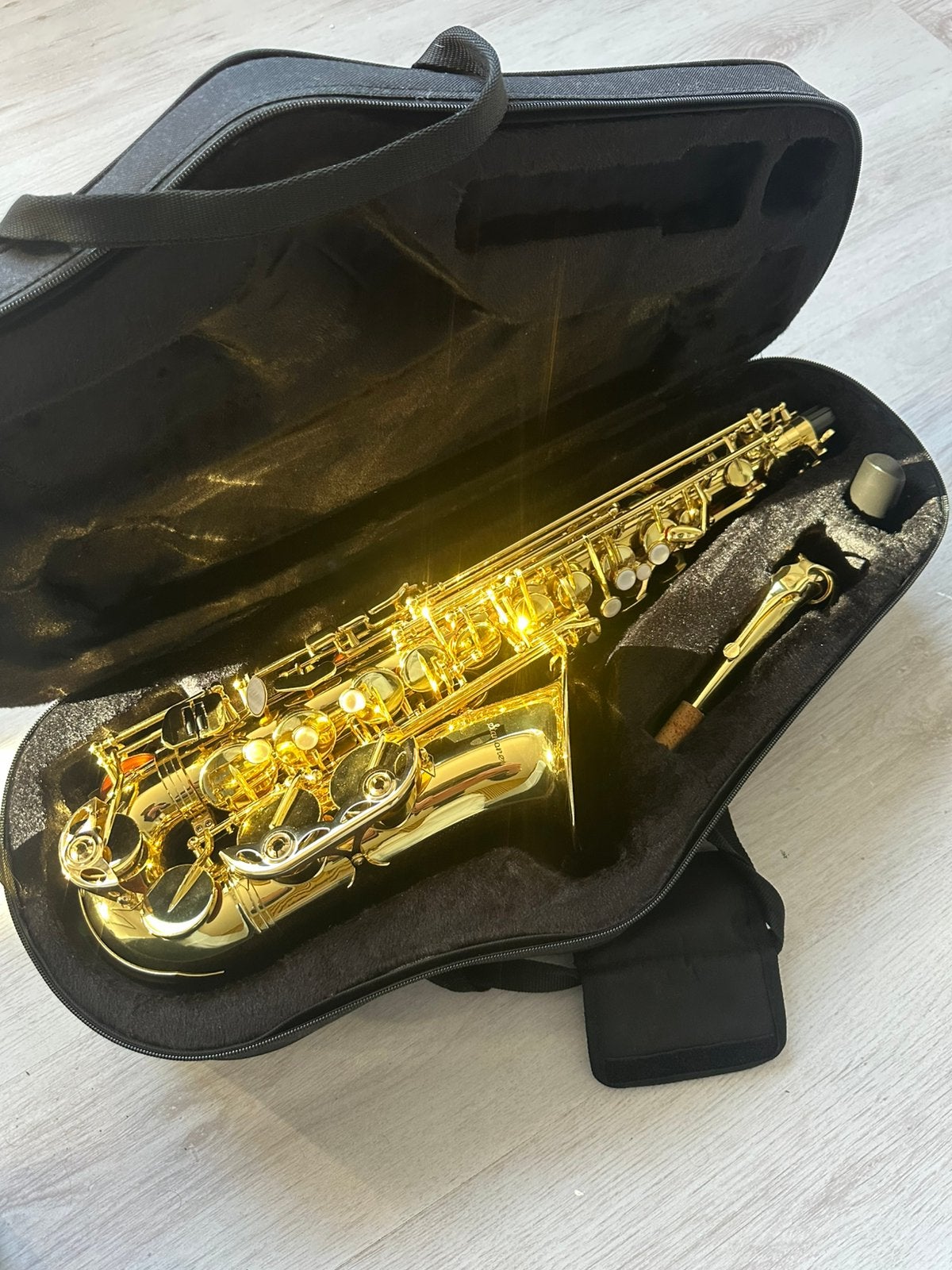 ALTSAXOFOON NIEUW - met veel accessoires, Ophalen, Nieuw, Alt, Met koffer