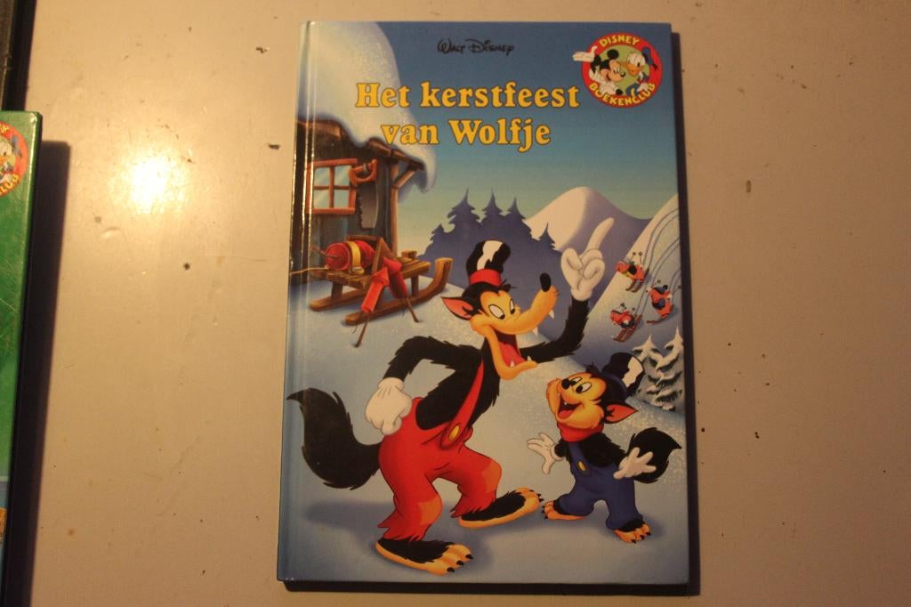 800w - boek - walt disney -het kerstfeest van wolfje, Boeken, Kinderboeken | Jeugd | onder 10 jaar, Ophalen of Verzenden, Gelezen