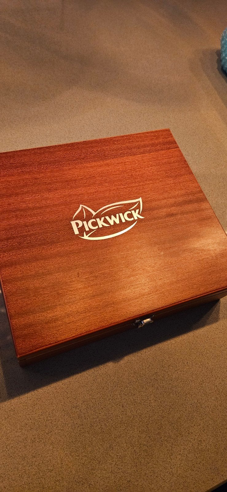 pickwick theedoos gevuld met 12 soorten pickwick theezakjes, Ophalen of Verzenden, Zo goed als nieuw, Hout