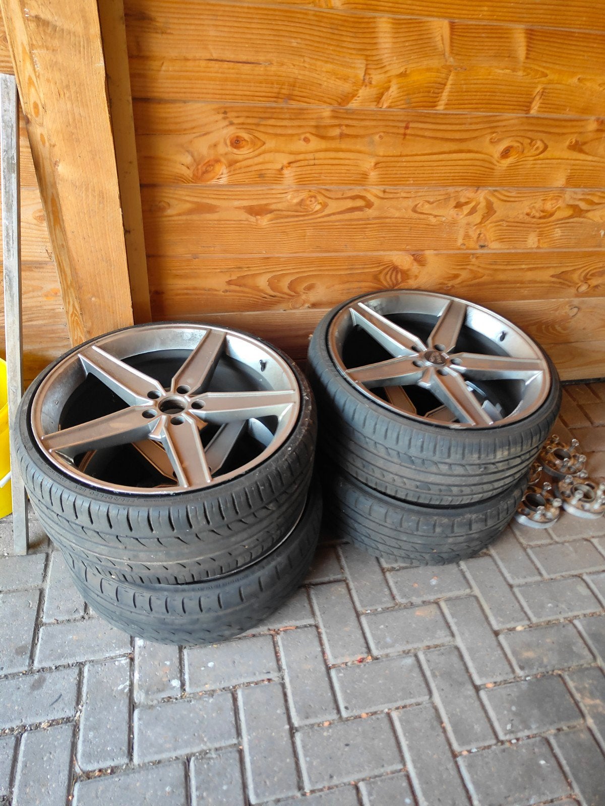 Jaguar Velgen met Zomerbanden - 20 inch + spoorverbreders, Auto-onderdelen, Banden en Velgen, Ophalen, Gebruikt, 255 mm, Banden en Velgen