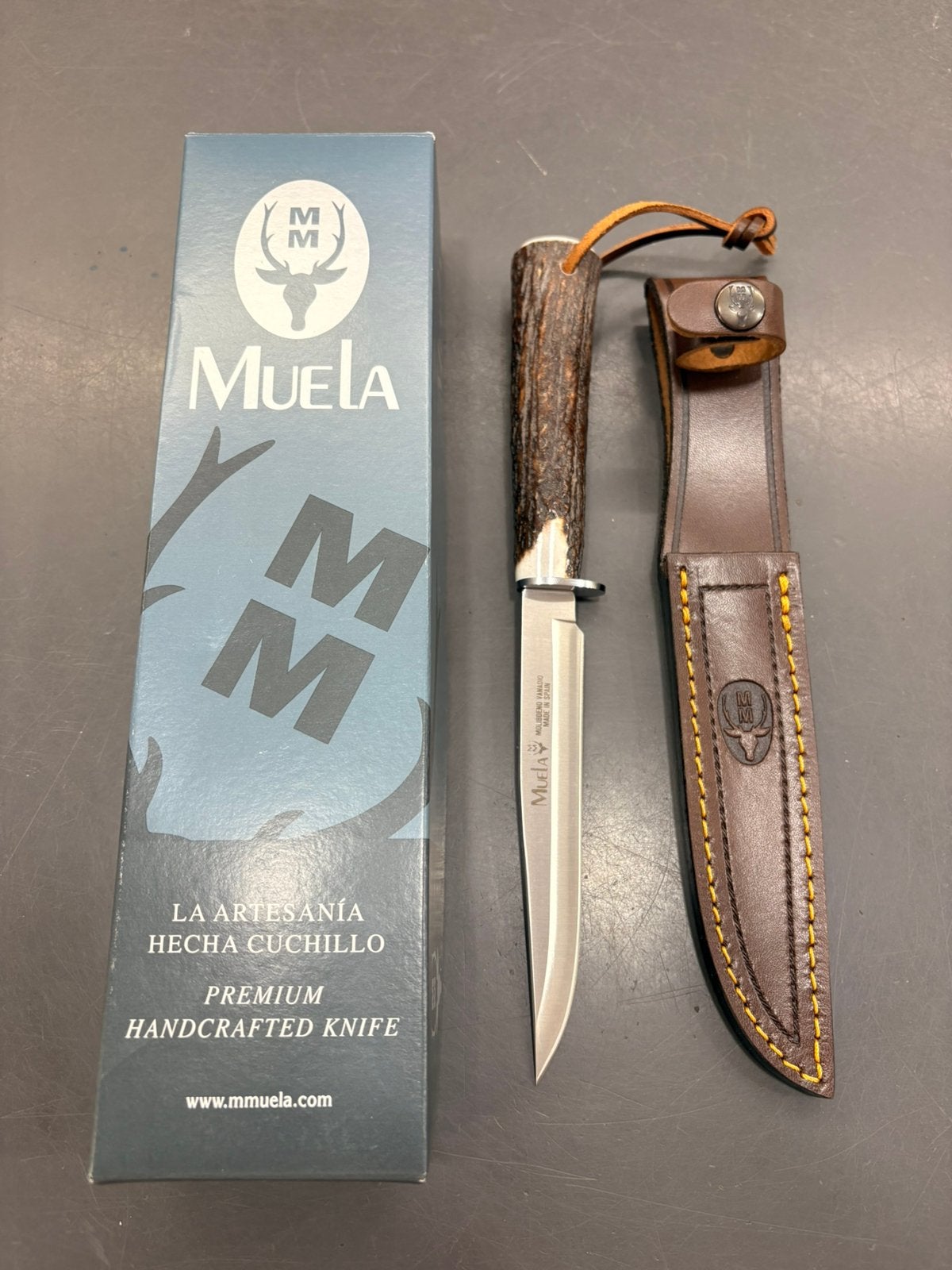 Muela Gredos jachtmes mes hertshoorn, Caravans en Kamperen, Kampeergereedschap, Ophalen of Verzenden, Zo goed als nieuw