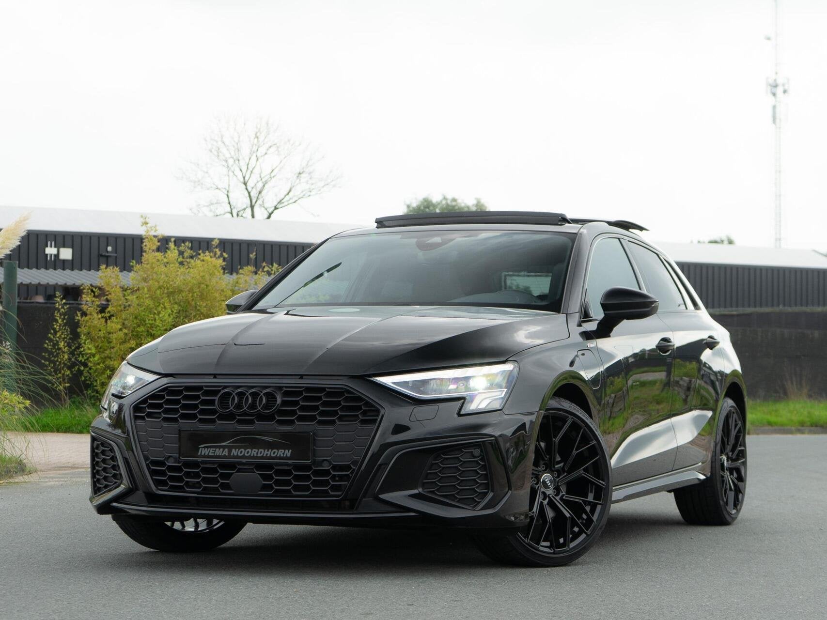 Audi A3 Sportback 40 TFSIe|Panoramadak|Camera|Diamond stitch, Gebruikt, Zwart, 4 cilinders, 1535 kg